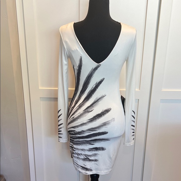 NWT bebe White and Black Patterned Long Sleeve Dress - Picture 6 of 8